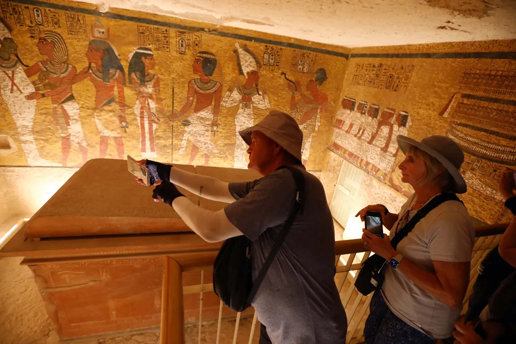 Tutanhamon király sír felfedezés 100 év, Egyiptom,  Egypt marks centenary of King Tut's tomb discovery burial chamber,Egypt,King Tutankhamun,tomb Horizontal 