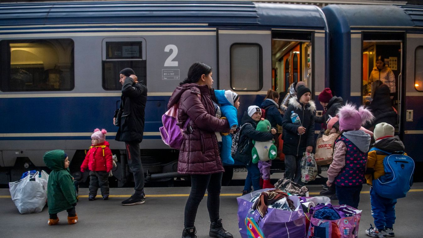 Ukrán válság 2022, orosz, ukrán, háború, menekülők, menekültek, Keleti, pályaudvar, Budapest, vasútállomás 