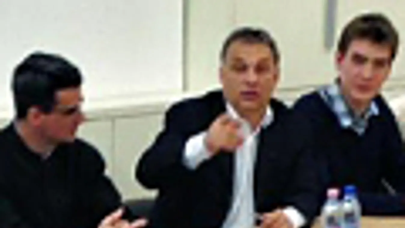 Orbán Viktor rendhagyó osztályfőnöki órát tartott a Piarista gimnáziumban
