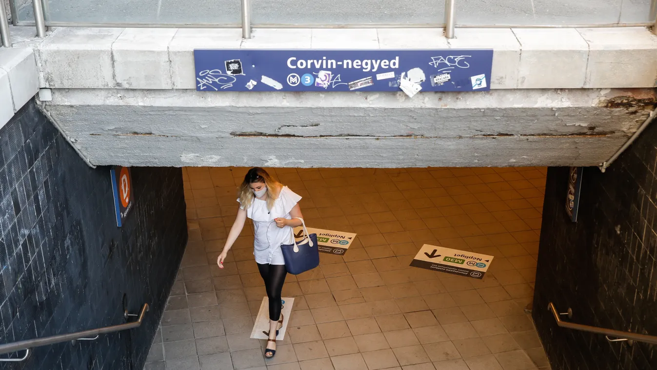 Nem áll meg a metró a Semmelweis Klinikák és a Corvin-negyed megállónál, M3, Budapest, metró, metrópótló, felújítás, megálló 