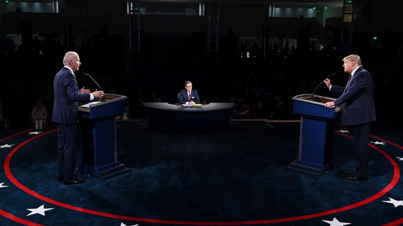 vote TOPSHOTS Horizontal PRESIDENTIAL ELECTION POLITICAL CAMPAIGN DEBATE GENERAL VIEW CELEBRITY FULL LENGTH US President Donald Trump (R) and Democratic presidential candidate Joe Biden take part in the first presidential debate at Case Western Reserve Un