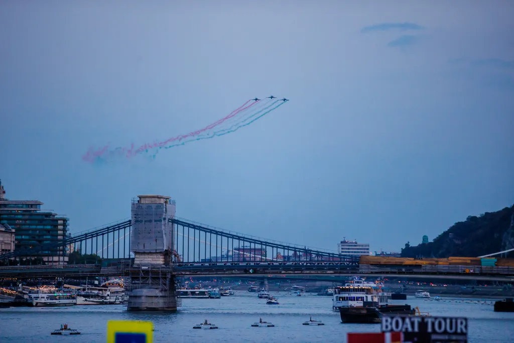 Tűzijáték, Budapest, 2022.08.27.,  Gripen, repülő, Légiparádé, 