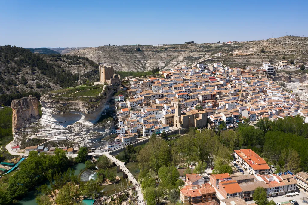 Képeken Alcalá del Júcar, egy apró spanyol község, gyönyörű panorámával, galéria, 2023 