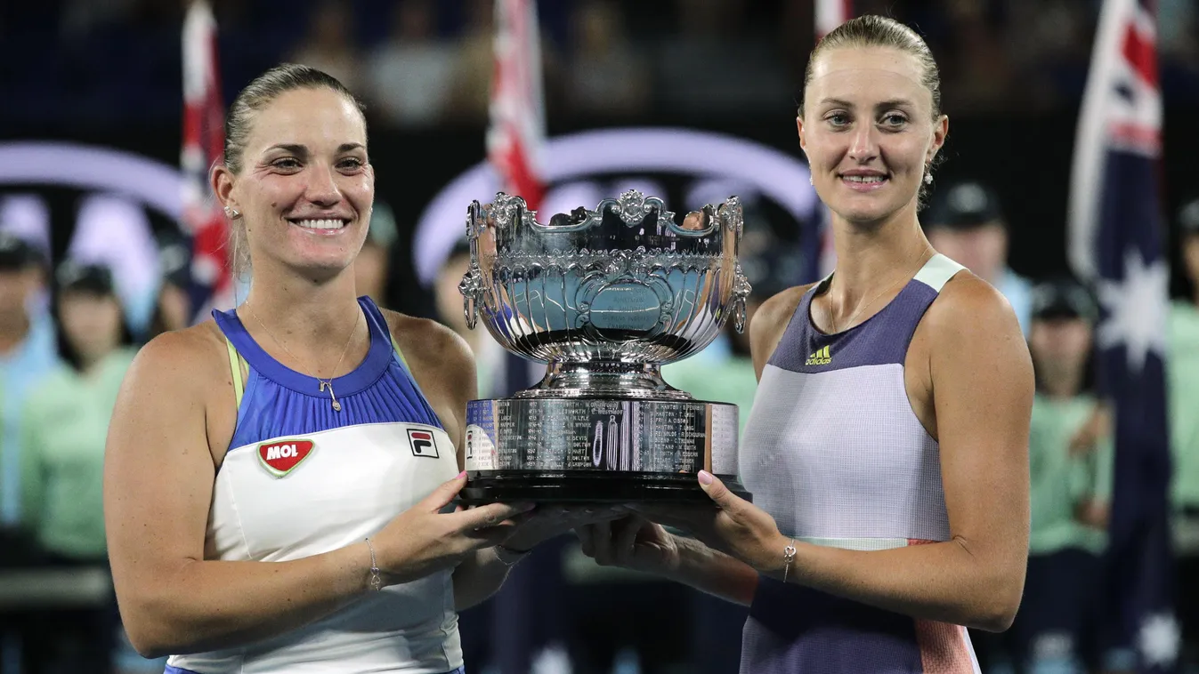 BABOS Tímea; MLADENOVIC, Kristina Melbourne, 2020. január 31.
Babos Tímea (b) és a francia Kristina Mladenovic a trófeával, miután győzött a tajvani Hszie Szu-vej és a cseh Barbora Strycová ellen az ausztrál nemzetközi teniszbajnokság női párosának döntőj