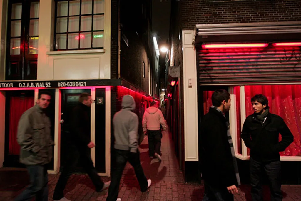 Egyúttal átképzést kínálnak a prostituáltaknak, akik a terv révén elvesztik megélhetésüket