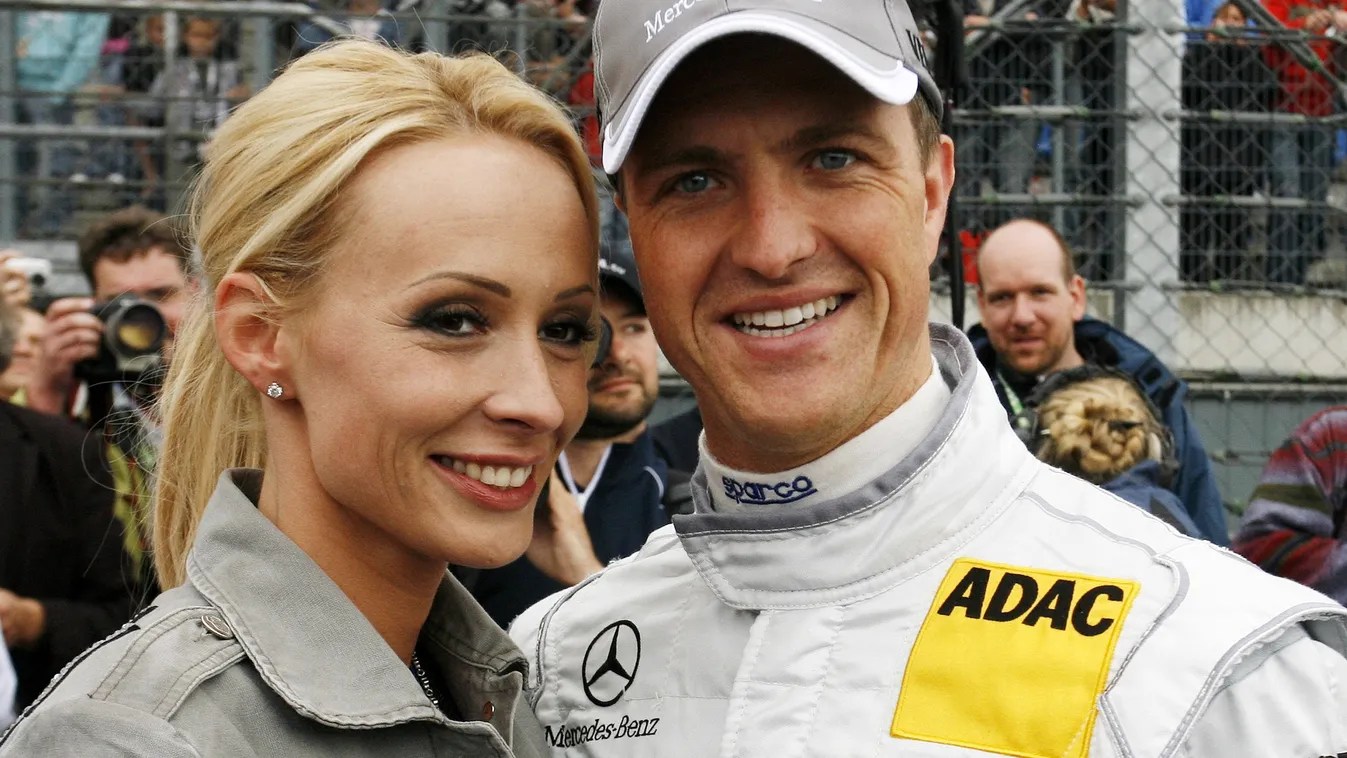 HORIZONTAL Germany's Ralf Schumacher (R)(14th) of Trilux AMG Mercedes and his wife Corina Schumacher pose for a photo before competing in the DTM Touring Car series at the Eurospeedway Lausitz in the eastern German town of Klettwitz on May 18, 2008. Briti