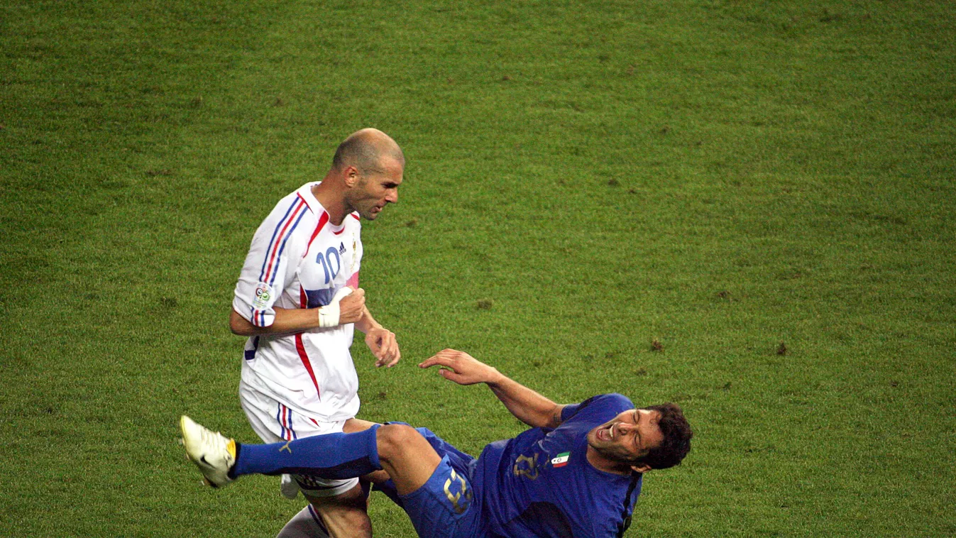 FBL-WC2006-FRA-ITA-ZIDANE-MATERAZZI Horizontal FOOTBALL WORLD CUP MATCH FINAL SOCCER PLAYER FULL-LENGTH VIOLENCE IN SPORT FALL SHOUTING FRENCH TEAM ANGRY 