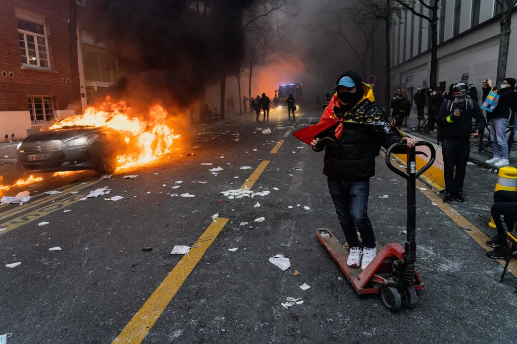 FRANCE - CLASHES - MARCH OF LIBERTIES AGAINST THE FREEDOM DESTROYING LAWS - PARIS - 05 DECEMBER 2020 05 decembre 2020 20e arrondissement 75020 against anti police anti-police article 24 burned burning CAR cars casse casseurs clashes confinement containmen