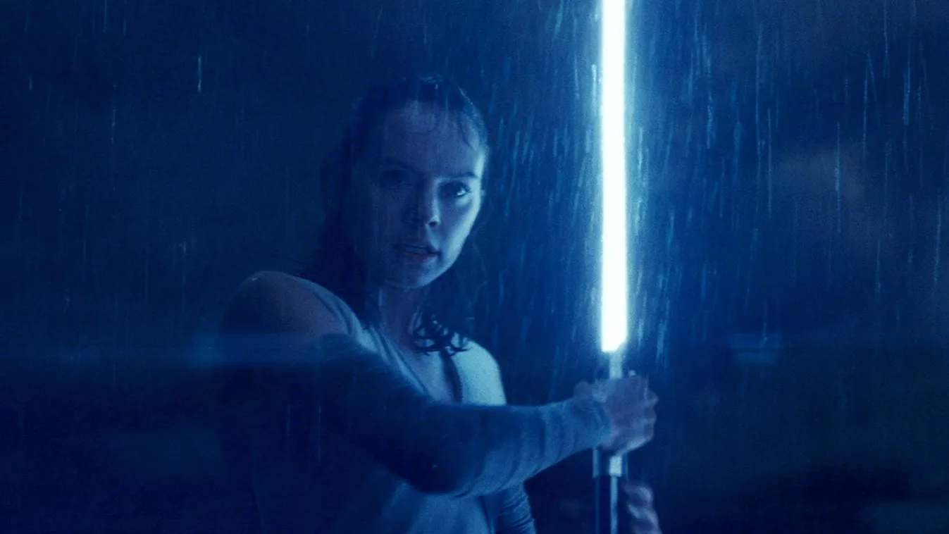 Star Wars: The Last Jedi Cinema episode VIII science fiction action adventure WOMAN laser sword initiation jedi Rey 