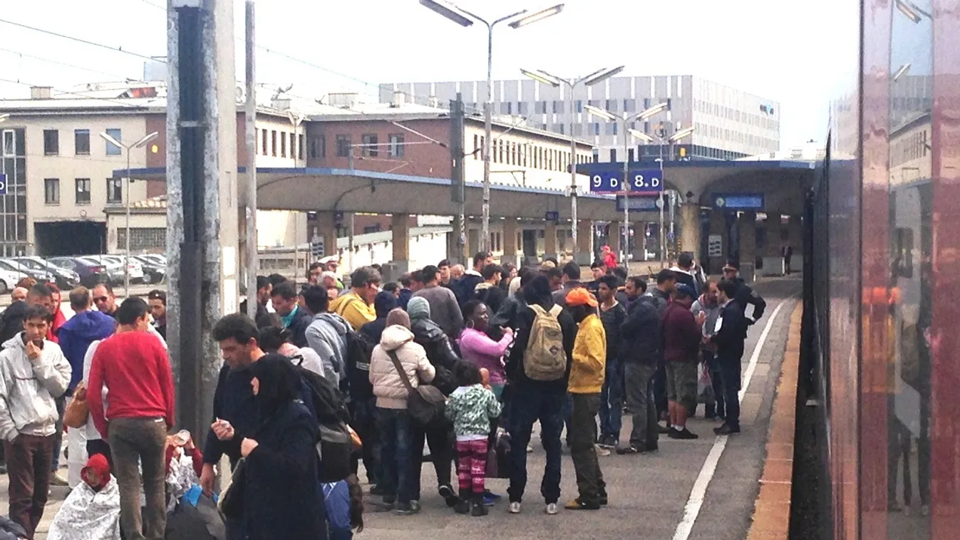 bécsi Westbahnhof, müncheni railjet, bevándorló, migráns, menekült 