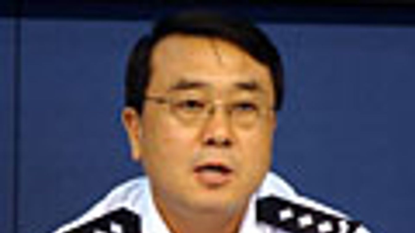 Wang Lijun, kínai rendőrfőnök, Csungking város alpolgármestere beszél egy 2008-as sajtótájékoztatón