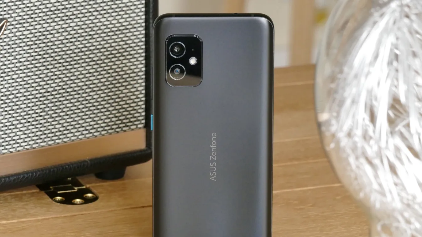 ASUS Zenfone 8 