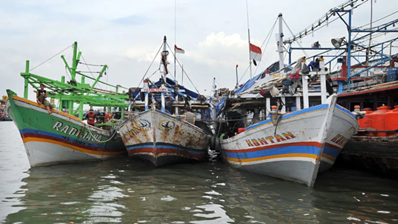 Indonézia, Jáva, Jakarta, halászhajók 