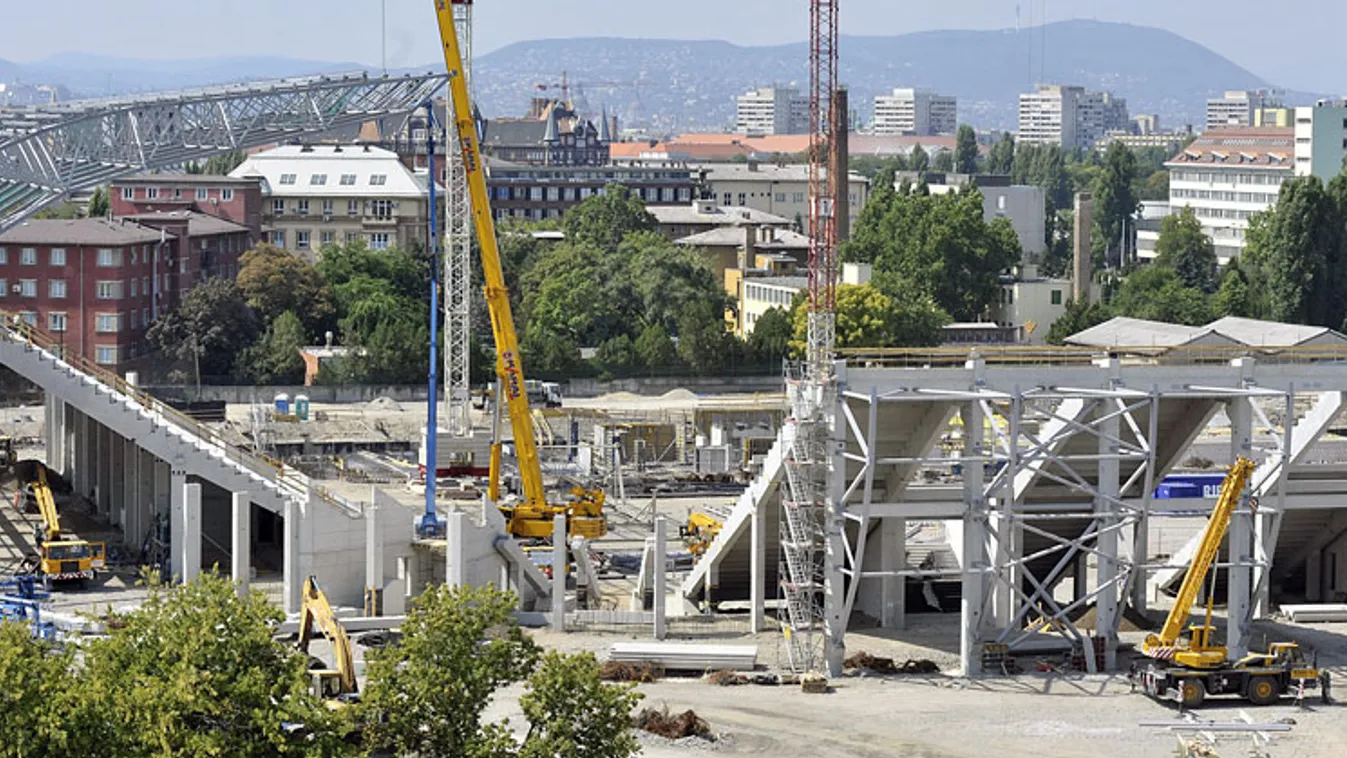 Épül a Ferencváros új labdarúgó-stadionja az egykori Albert Stadion helyén 2013. augusztus 8-án