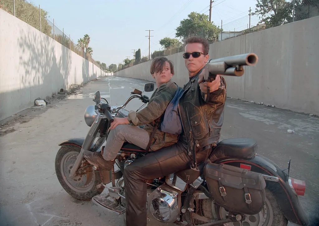 Terminator 2 : Judgment Day Cinema action science fiction thriller cyborg black glasses to protect futurist rifle Horizontal BOY WEAPON MOTORCYCLE 