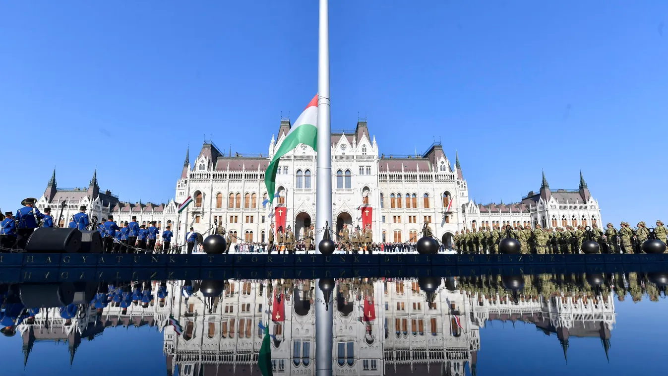 ÉPÜLET FOTÓ FOTÓTÉMA magyar zászló Parlament SZIMBÓLUM tükröződés zászló 