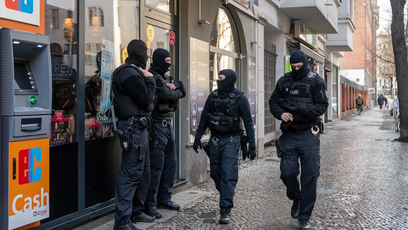 több száz rendőr razziázott berlinben 