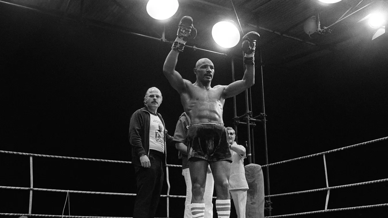 SPORT-BOXE-MIDDLEWEIGHT-HAGLER Horizontal BOXING BOXER GREETING MATCH WINNER FULL-LENGTH BLACK AND WHITE PICTURE 