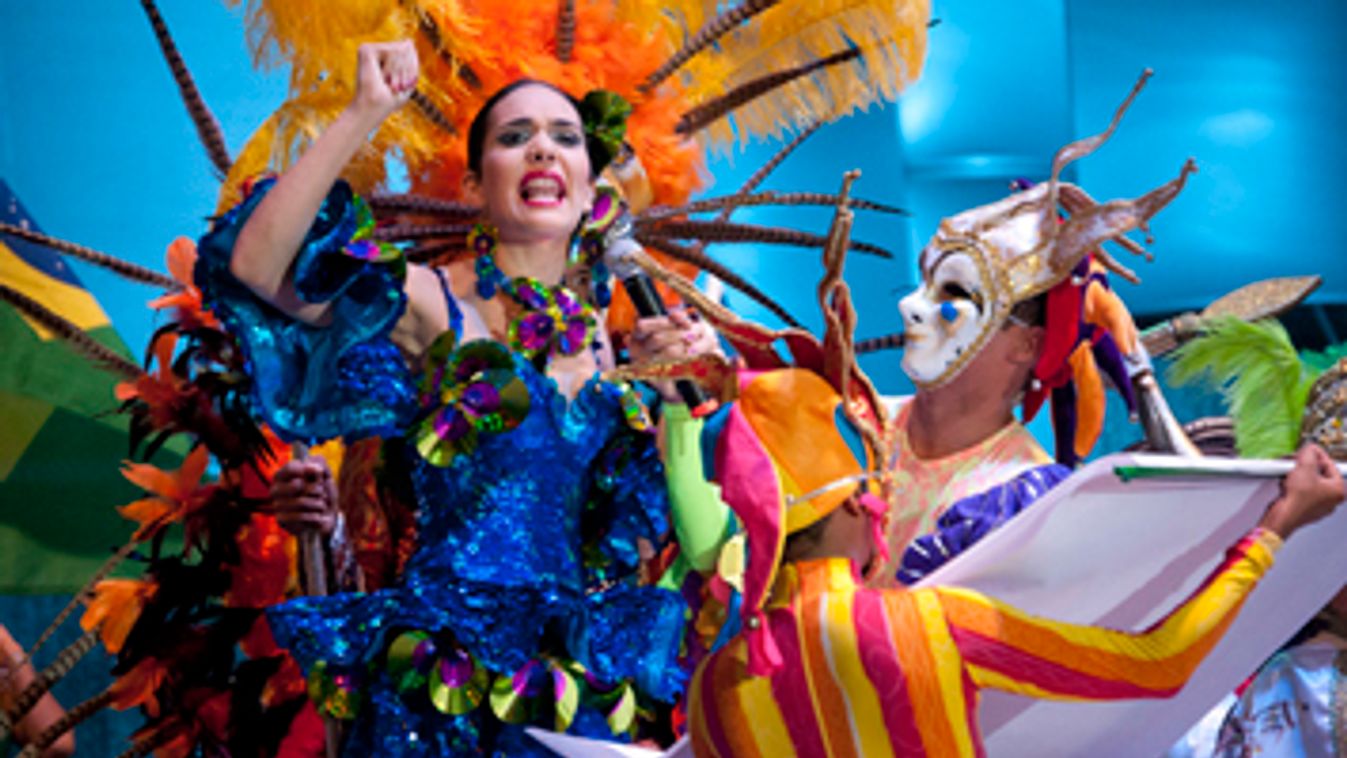 Barranquillai karnevál, A karnevál királynője hatalmas tömeg előtt olvassa fel a bandót 