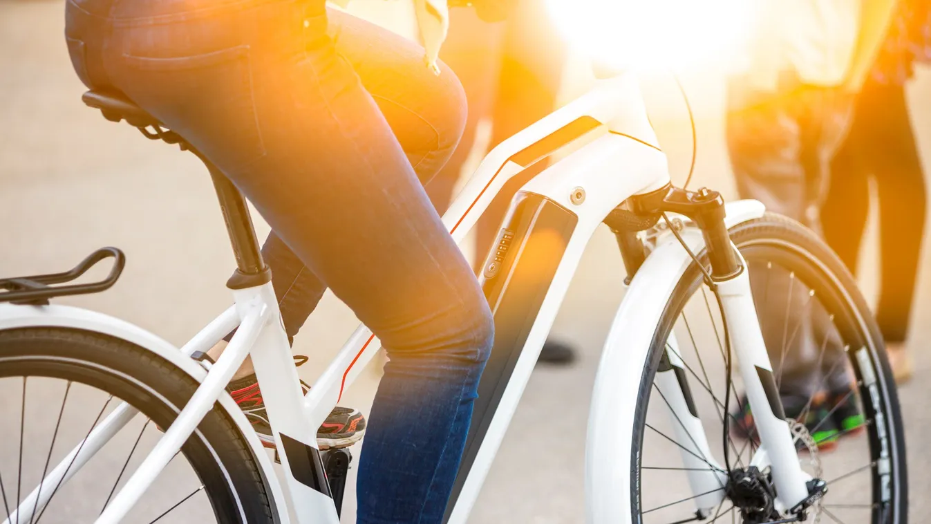 elektromos kerékpár kerékpározás bicikli városnézés 