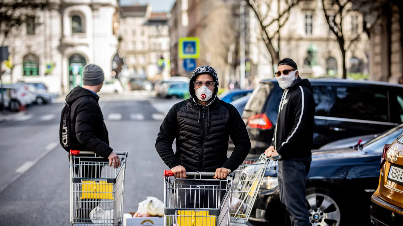 Koronavírus, vírus, Budapest, 2020.03.16., maszk, arcmaszk, bevásárlás, vásárlás, üzlet, bolt, bevásárlókosár 