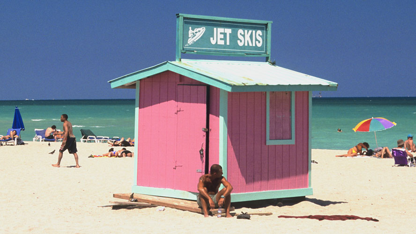 Miami Beach, strand,  importálni kell a homokot, Florida