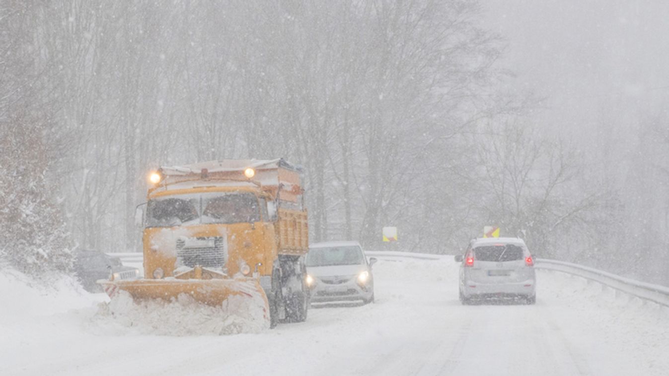 Intenzív havazásra figyelmeztet a szlovák útkezelő. 