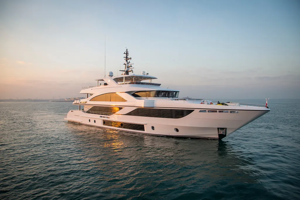 Majesty 140 luxus yacht,  FORT LAUDERDALE INTERNATIONAL BOAT SHOW 2019 