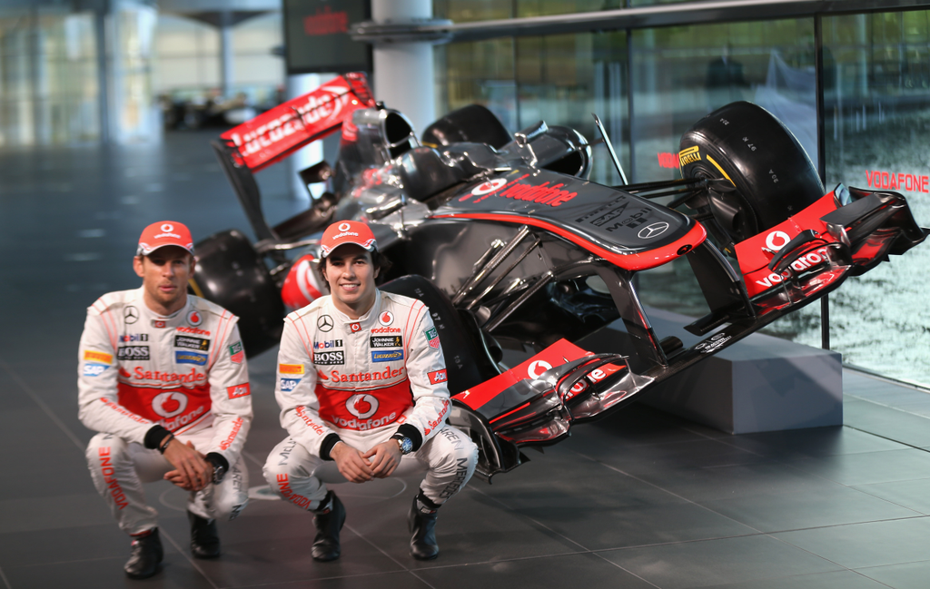Forma-1, McLaren Technológiai Központ, MP4-28, Jenson Button, Sergio Pérez 
