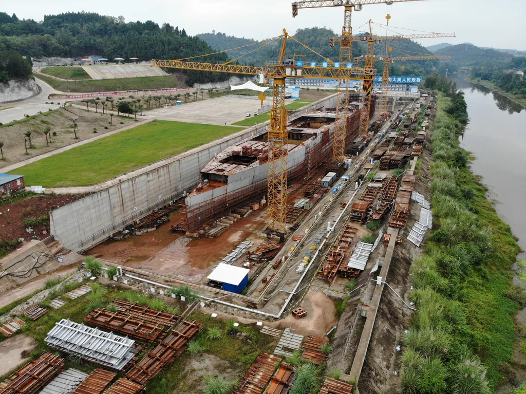 Full-size Titanic replica built with $145 million investment in southwest China China Chinese Sichuan Suining full-size replica Titanic doomed luxury ocean liner kína Szecsuán 