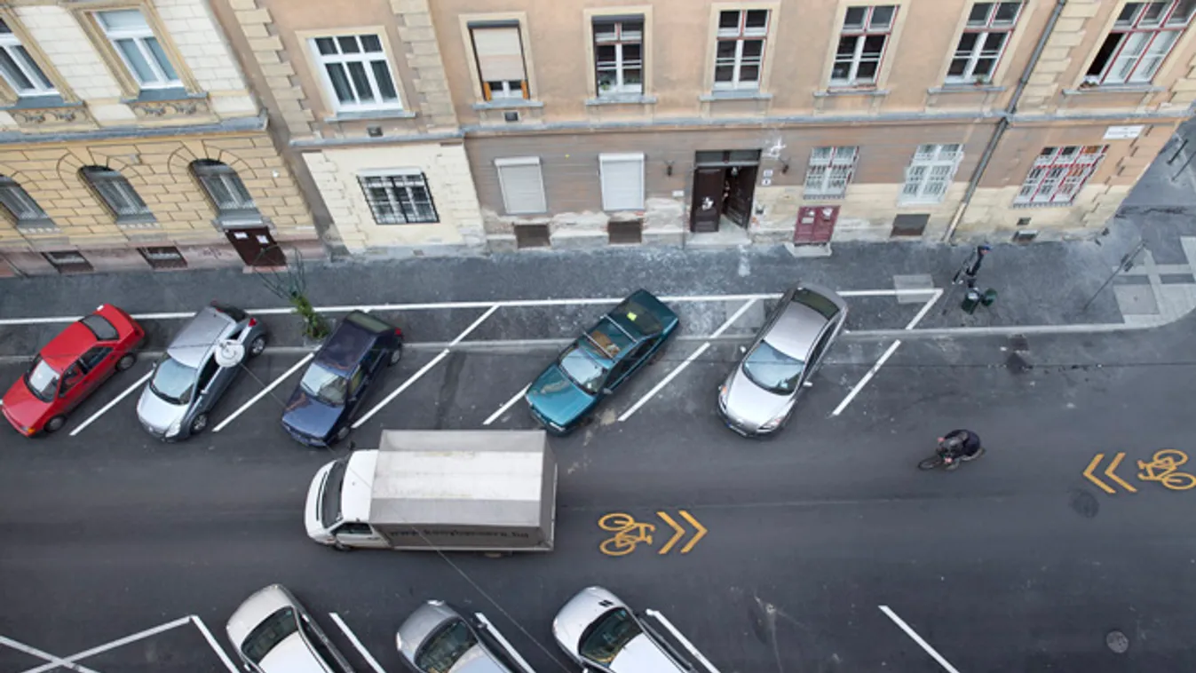 új parkolási rend, VII. kerület, autók, bicikli, forgalom, felfestés 