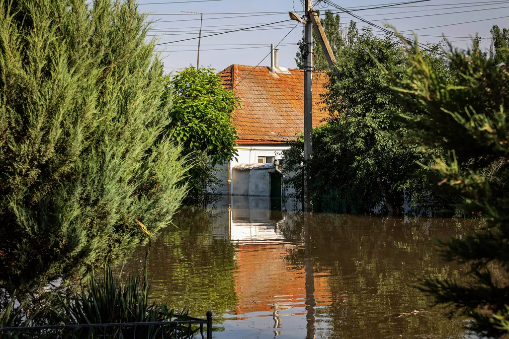 Oroszország, Ukrajna, orosz - ukrán, háború, Kahovka, gát, robbanás, szétrobbantott gát, 2023. 06. 06. 