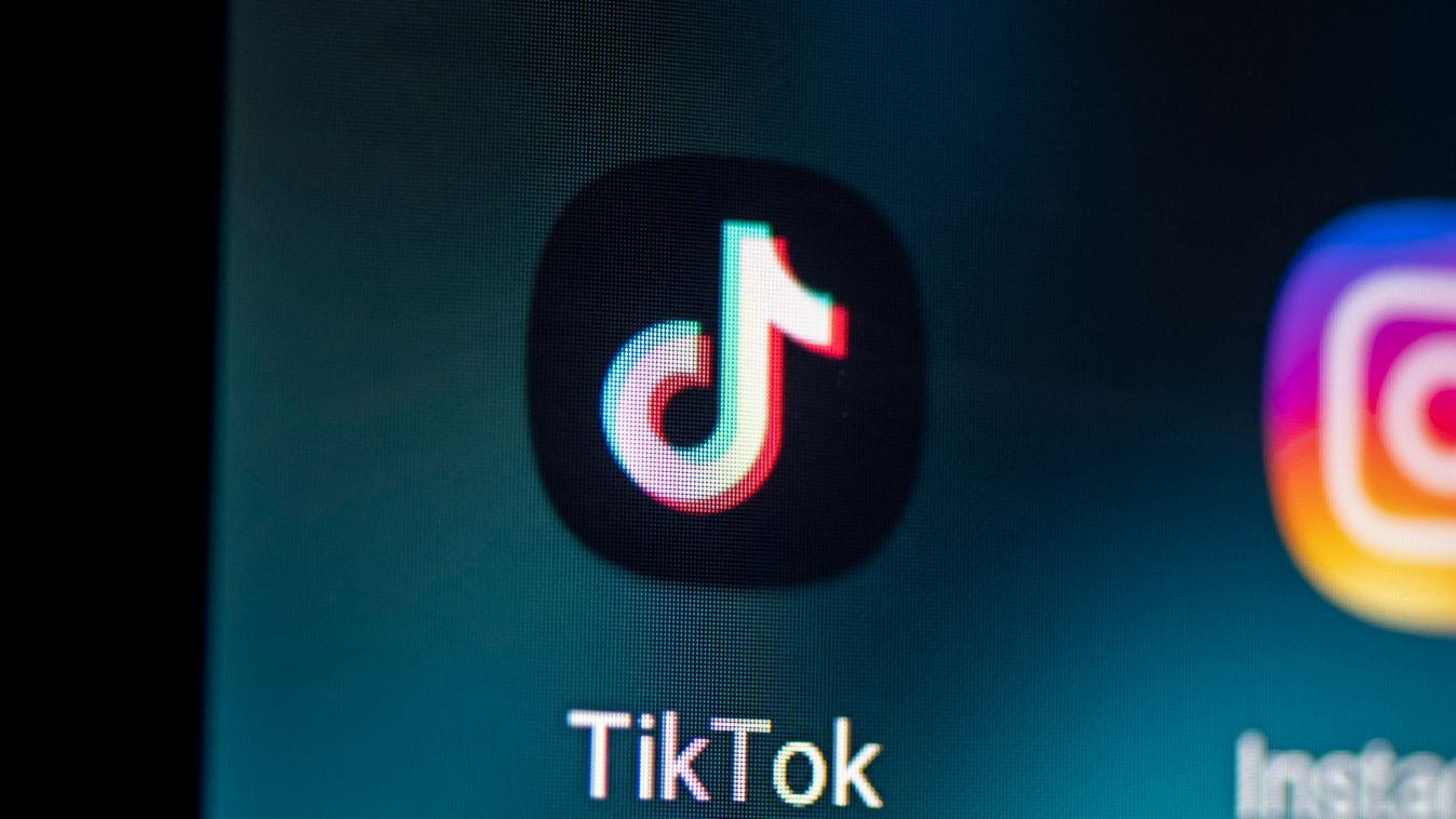 TikTok data protection Processes USA China app Mobile Online media Symbol photo Symbol image Horizontal INTERNET GOVERNMENT SMARTPHONE TECHNOLOGY SYMBOL 