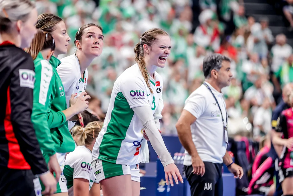 női kézilabda BL Final Four Budapest, MVM Dome, női kézilabda, Bajnokok Ligája négyes döntő, 2023, EHF FINAL4 WOMEN 2023, Győr, győri szurkolók, Győri Audi ETO KC–Vipers Kristiansand, győri támadás 