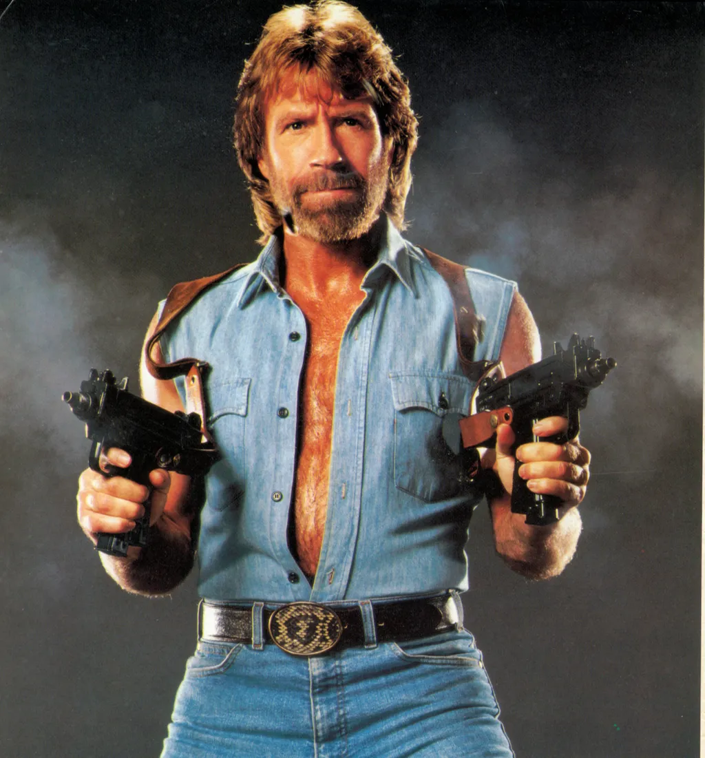Chuck Norris 81 éves 2021.03.10. 
 Invasion U.S.A. (1985) usa Cinéma ceinture ceinturon jean blue jeans chemise en jean jeans shirt pistolet revolver (arme weapon) Square VERTICAL 