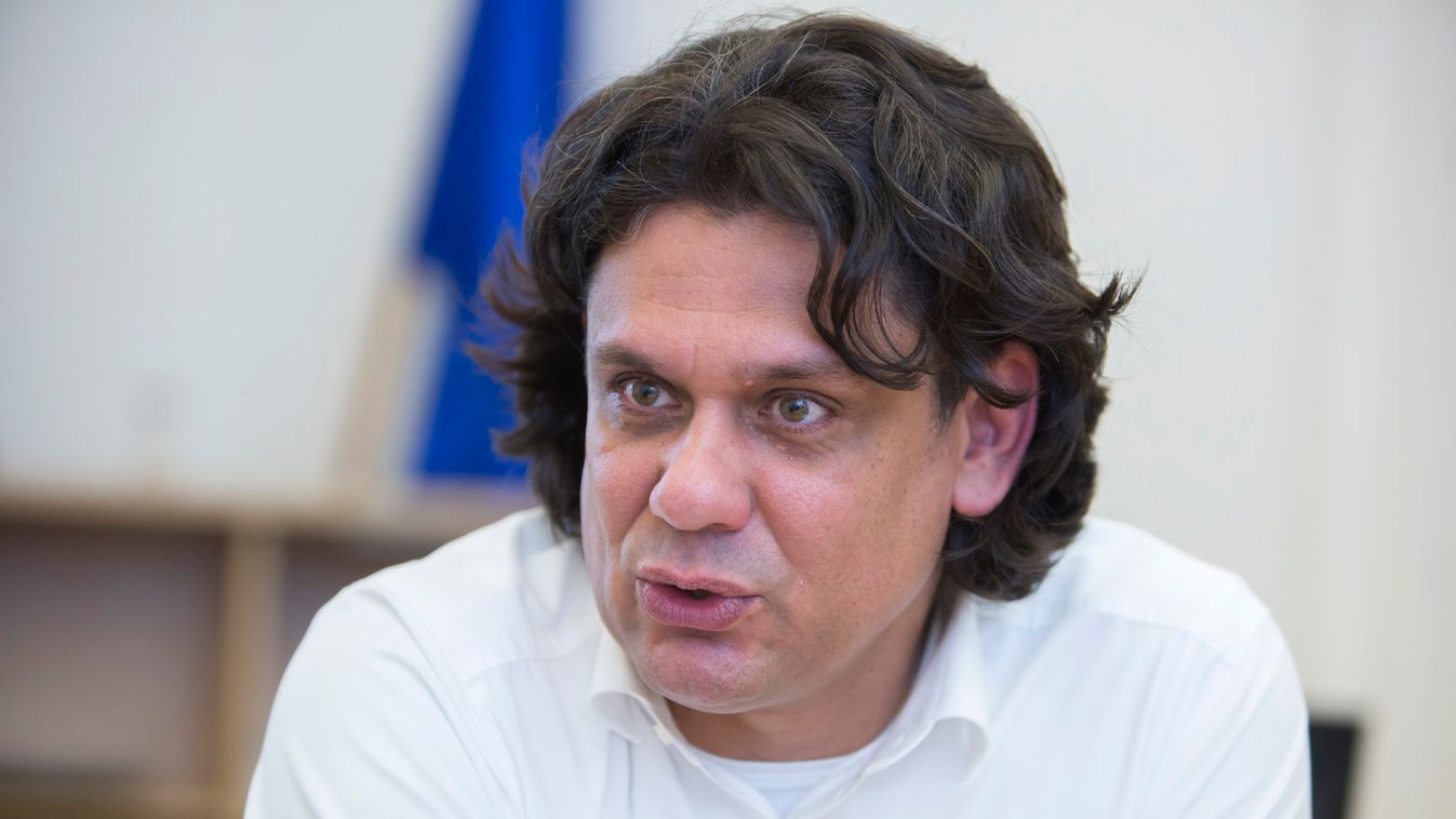Deutsch Tamás Deutsch Tamás magyar politikus, a Fidesz alapító tagja 