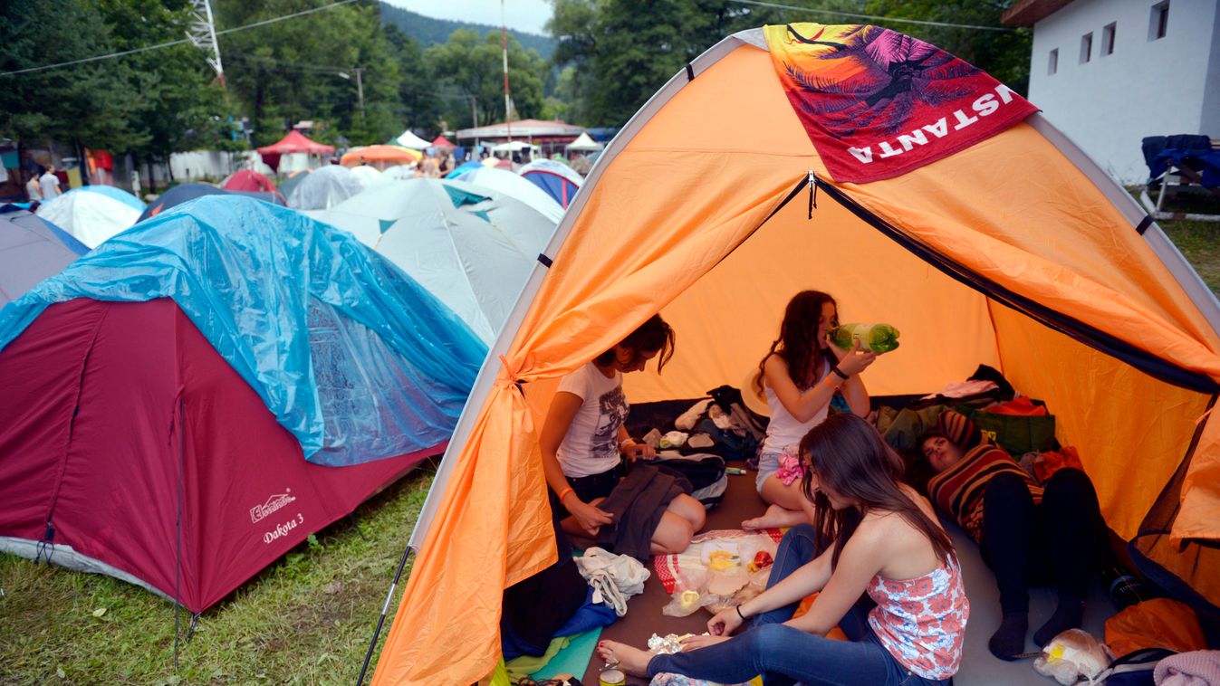 diák diáklány diáktábor fiatal FOTÓ ÁLTALÁNOS határon túli magyarok sátor szabadegyetem SZEMÉLY tábor TÁRGY Tusnádfürdő, 2014. július 23.
nyári tábor 