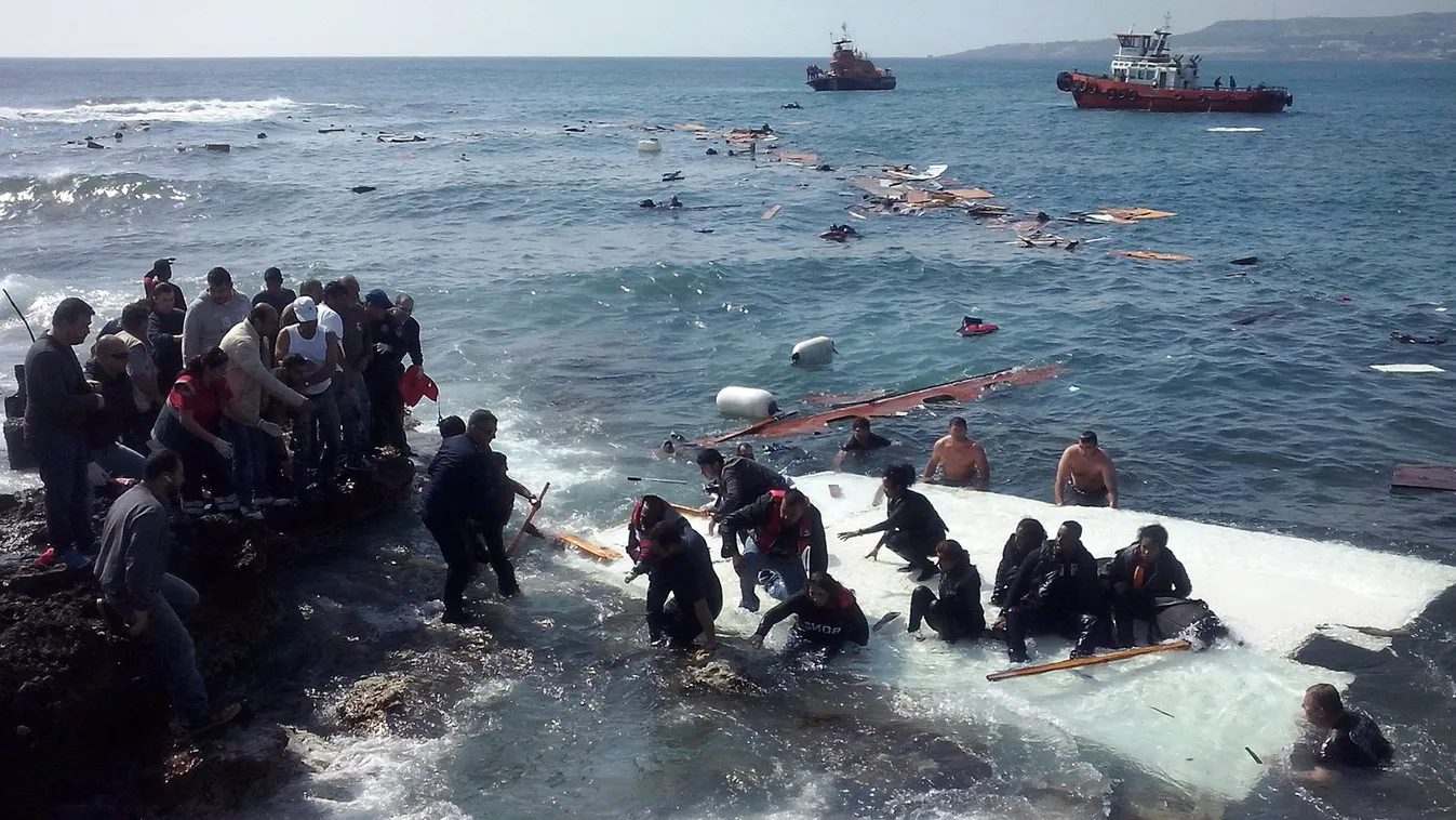 Zefirosz, 2015. április 20.
Illegális bevándorlók a Rodoszon fekvő Zefirosz tengerpartján 2015. április 20-án, miután zátonyra futott az őket szállító hajó. A mintegy 200 menekültnek sikerült sértetlenül partot érni. (MTI/EPA/Lukasz Masztisz) 