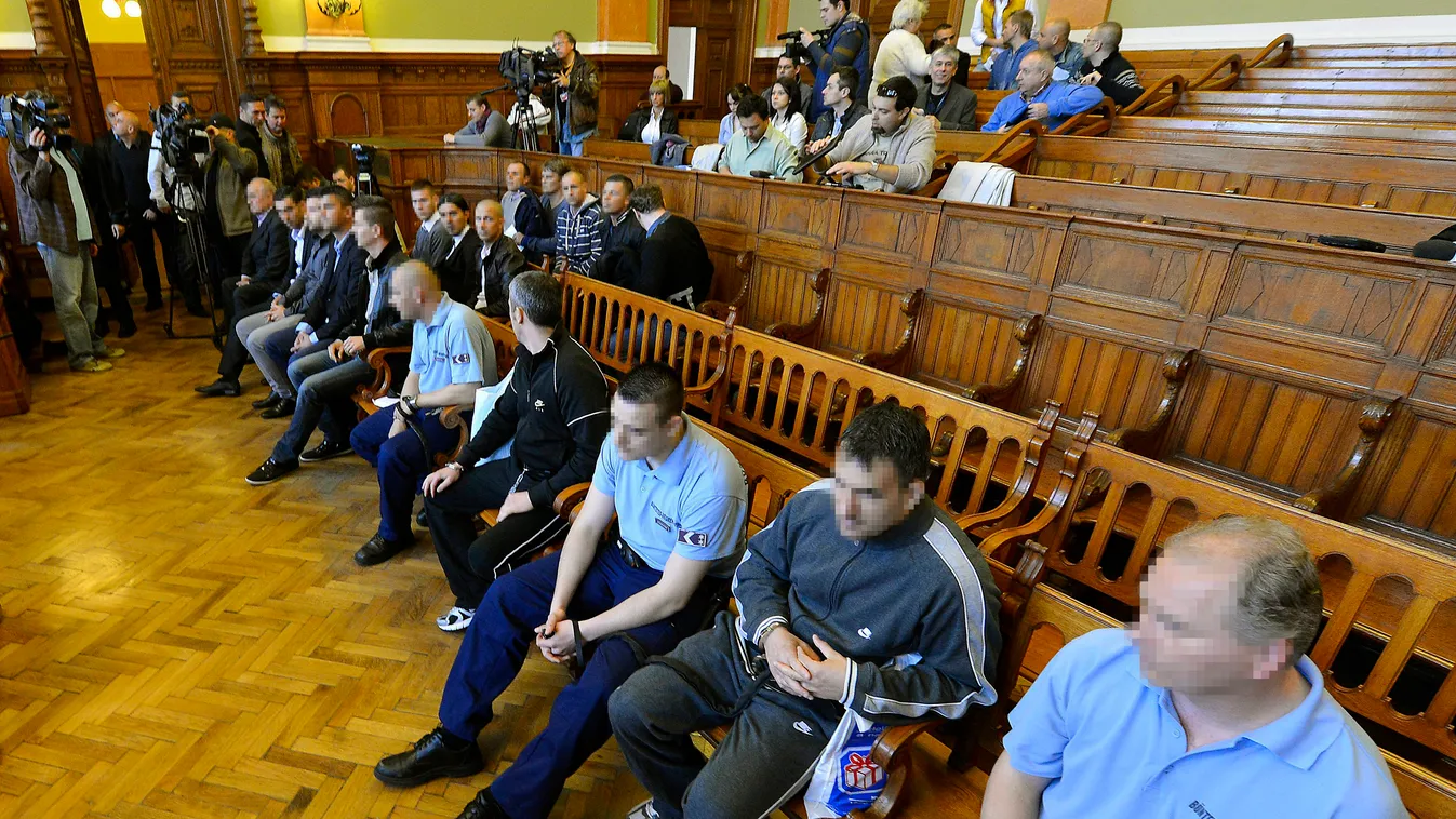 A bundabotrányban érintett K. Zoltán elsőrendű vádlott (j2) az ellene és húsz társa ellen hivatali vesztegetés bűntette miatt indult büntetőper tárgyalásán a Fővárosi Törvényszék tárgyalótermében 2014. április 15-én 
