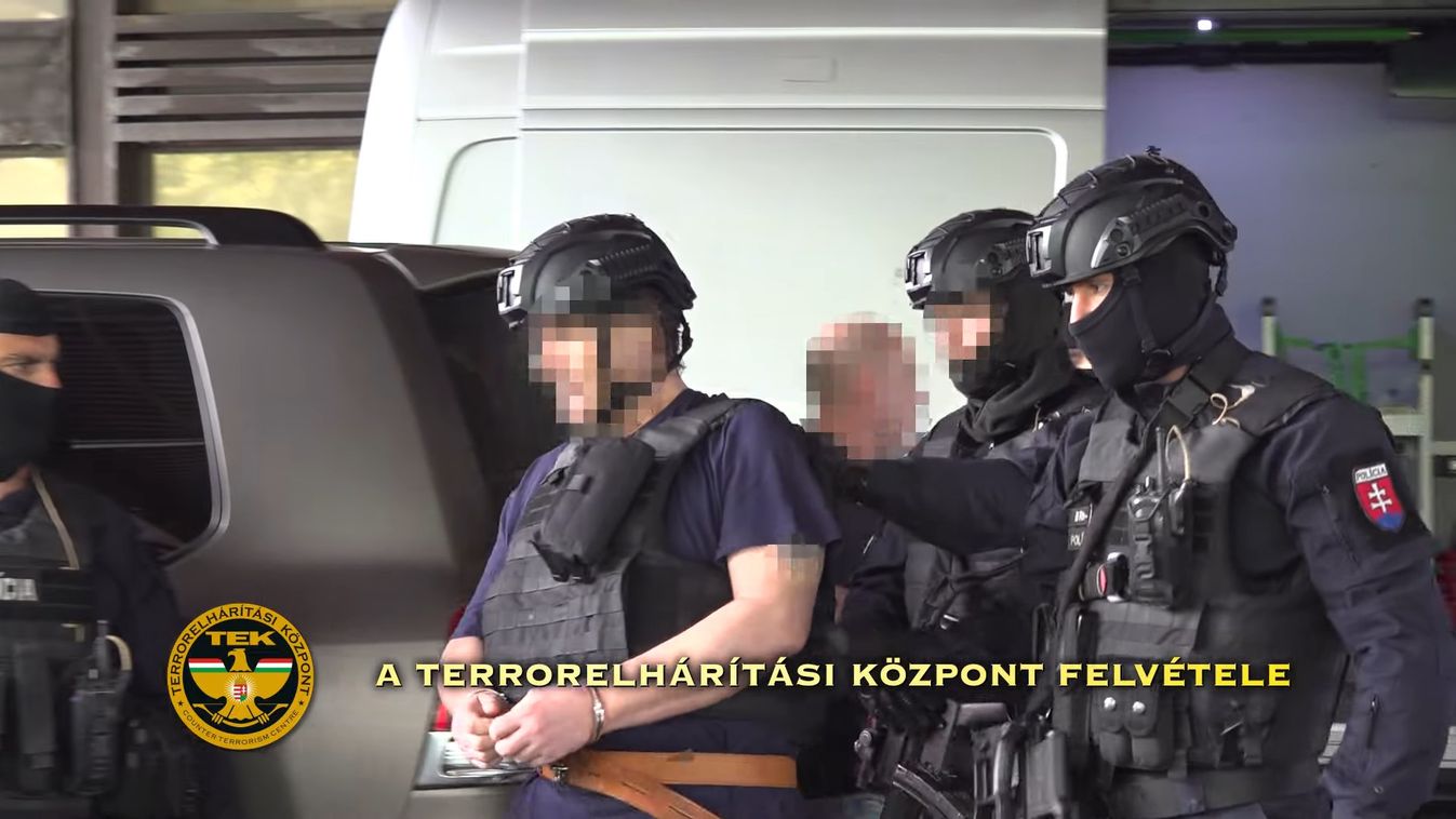 A Magyarországon kettős gyilkosság megalapozott gyanúja miatt letartóztatott B. Karol 56 éves szlovák állampolgárt a dunaszerdahelyi leszámolás helyszínén gyanúsítottként hallgatták ki a szlovák rendőrök. 