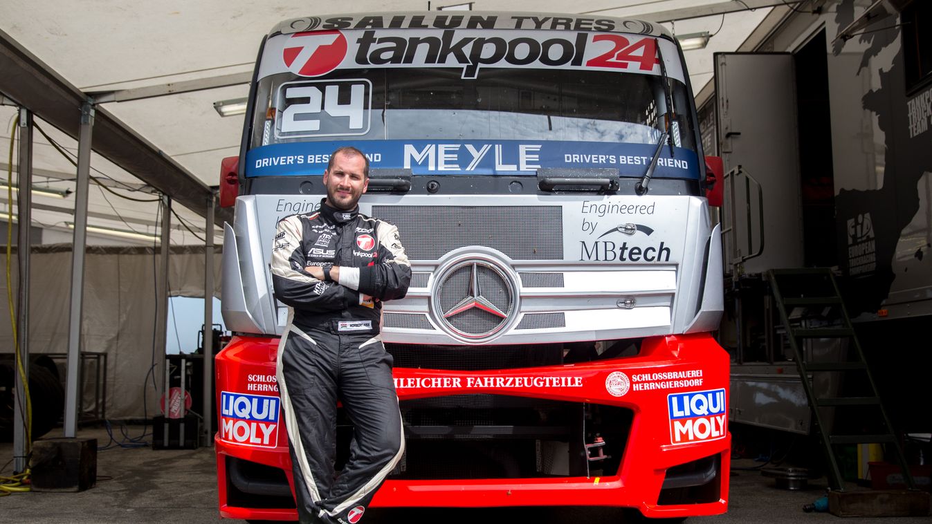 Kiss Norbert kétszeres FIA ETRC bajnok, az egyik legeredményesebb magyar gyorsasági autóversenyző 