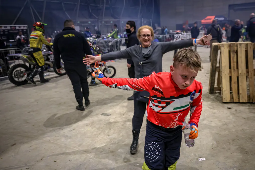 Super Enduro bajnokság Budapesten a Papp László Sportarénában 2022 február 5-én  jó galéria 