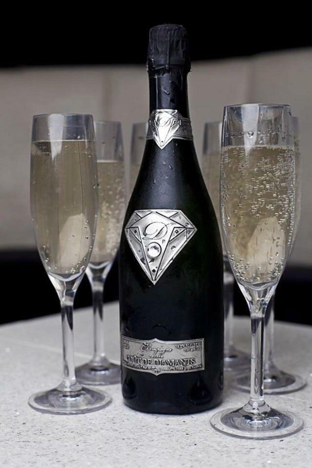 Top 10 legdrágább pezsgő a világon 2021-ben, 1. 2013 Taste of Diamonds – $2.07 million 
