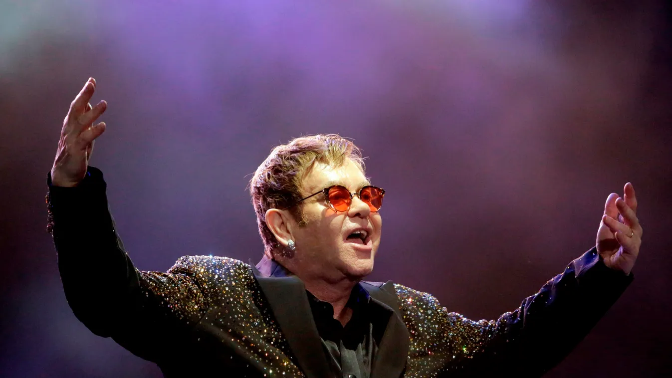 British singer, pianist and composer Elton John performs at Allianz Parque, in Sao Paulo, southeastern Brazil, on April 6, 2017. Photo: WERTHER SANTANA/ESTADAO CONTEUDO 