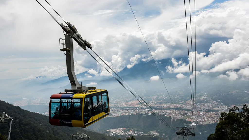 A Mérida Cable Car, Mukumbarí, felvonórendszer Venezuelában, . Székhelye a venezuelai Mérida városában található 1577 méteres magasságban, legmagasabb és a második leghosszabb felvonó a világon 