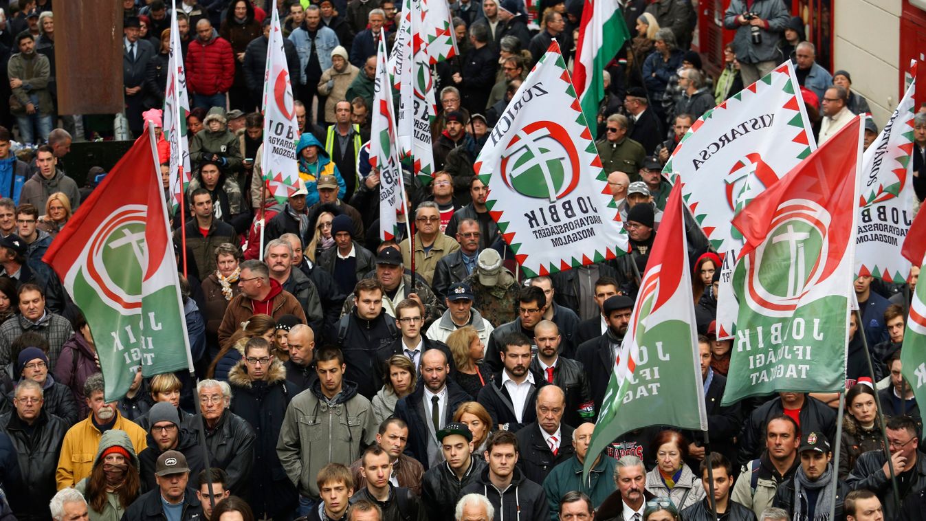 Jobbik ’56-os megemlékezésén Budapesten Corvin köz 