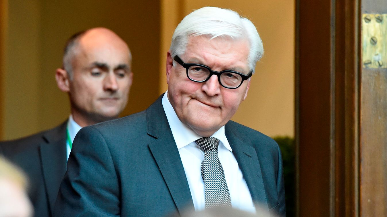German Foreign Minister Frank-Walter Steinmeier (R) arrives for a statement ahead of a meeting with his Russian, French and Ukrainian counterparts at the foreign ministry's Villa Borsig at lake Tegel in Berlin September 12, 2015. AFP PHOTO / POOL / TOBIAS