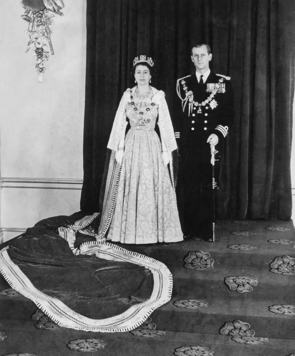 Fülöp edinburgh-i herceg, Prince Philip, Duke of Edinburgh, II. Erzsébet brit királynő férje, angol, 2021.02.21.  Square Vertical BLACK AND WHITE PICTURE QUEEN PRINCE FULL LENGTH ROYAL FAMILY 