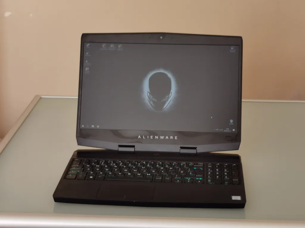 Alienware m15, Dell, gamer, laptop, teszt 