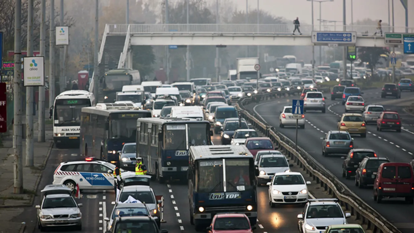 Torlódik a forgalom a Budaörsi úton. Országszerte mintegy száz, a fővárosban 12 helyen tart ma félpályás útlezáró demonstrációt a LIGA szakszervezeti szövetség